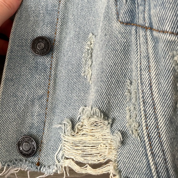 Signature8 Cropped Distressed Denim Jacket NWT - Picture 4 of 4